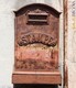 Una cassetta dedicata alle stampe ancora visibile a Catanzaro